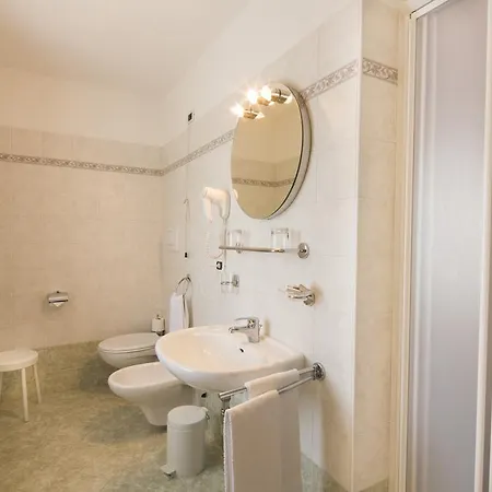 Alpino Hotel 3*